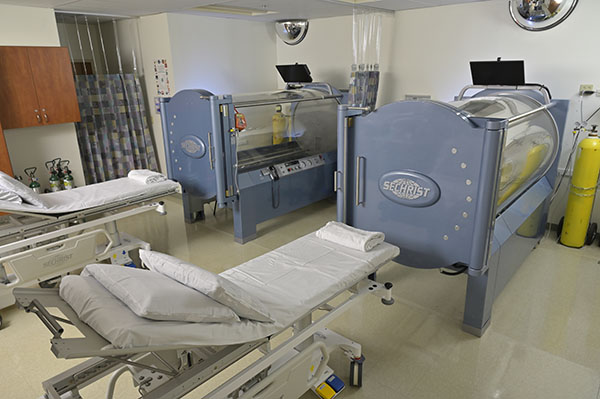 Sechrist 4100 Hyperbaric Oxygen Chamber - Chester County Hospital ...